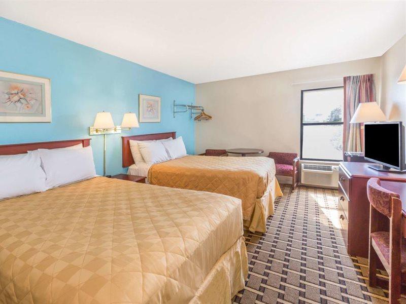 Super 8 By Wyndham Knoxville Downtown Area Екстер'єр фото
