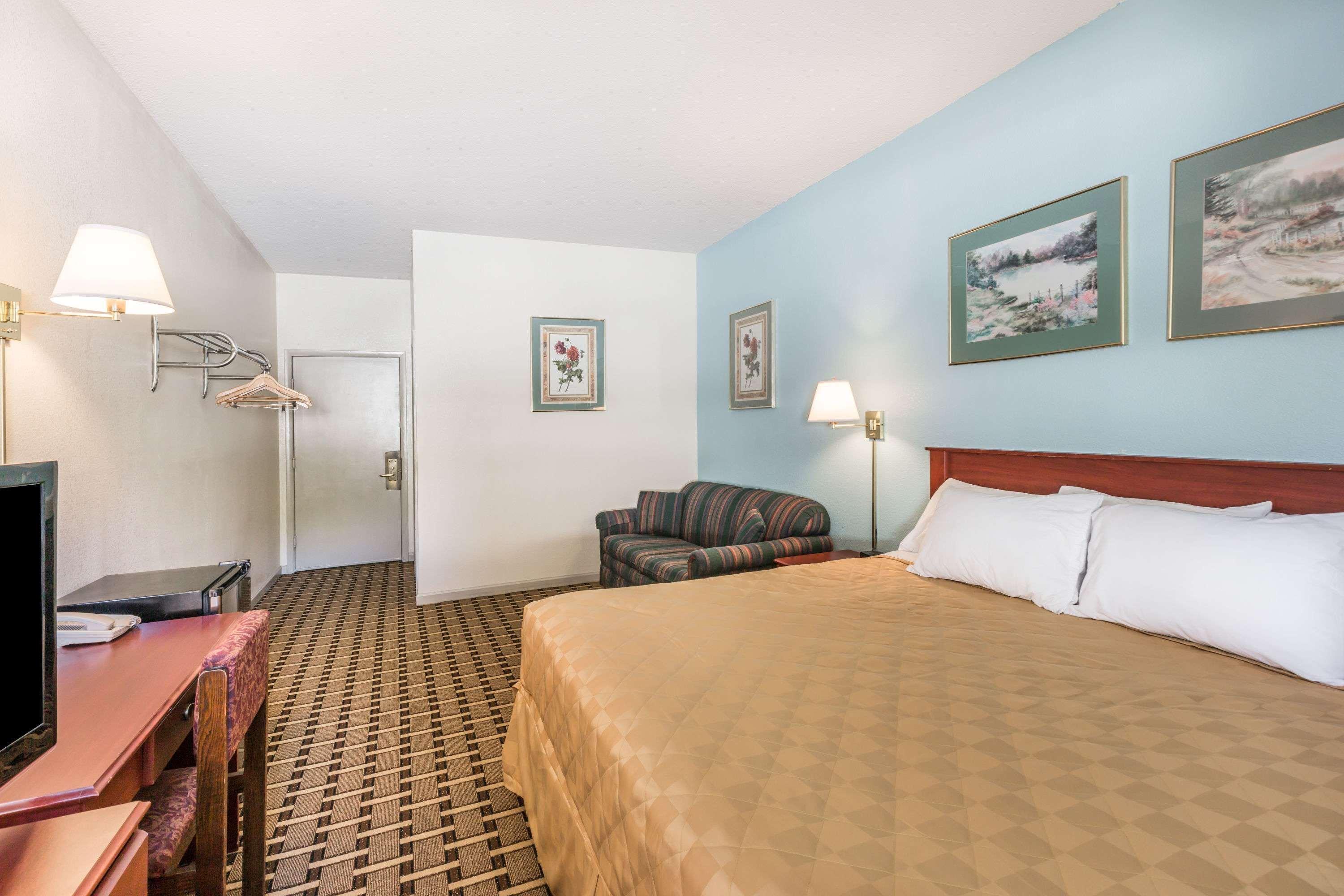 Super 8 By Wyndham Knoxville Downtown Area Екстер'єр фото