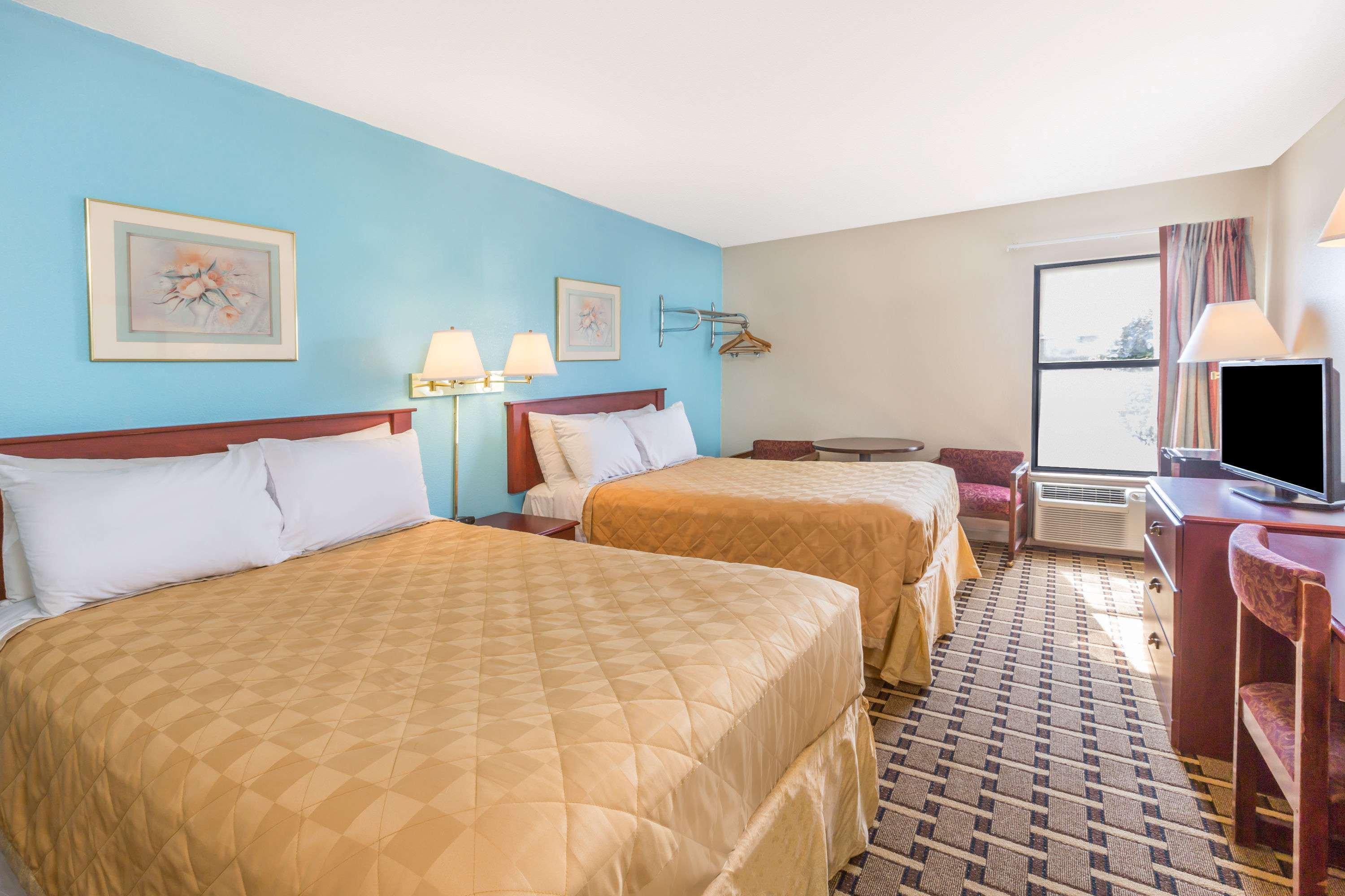 Super 8 By Wyndham Knoxville Downtown Area Екстер'єр фото