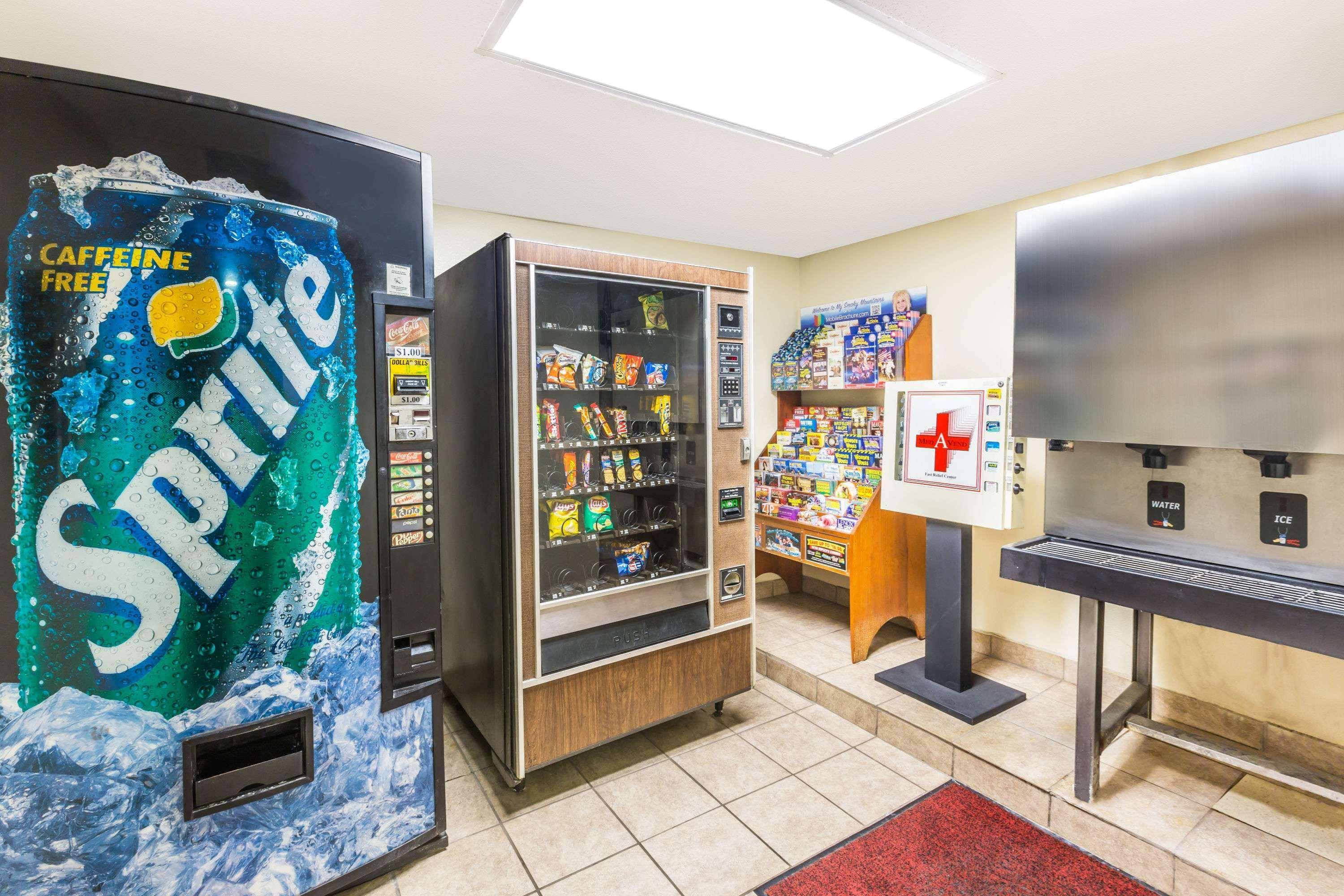 Super 8 By Wyndham Knoxville Downtown Area Екстер'єр фото