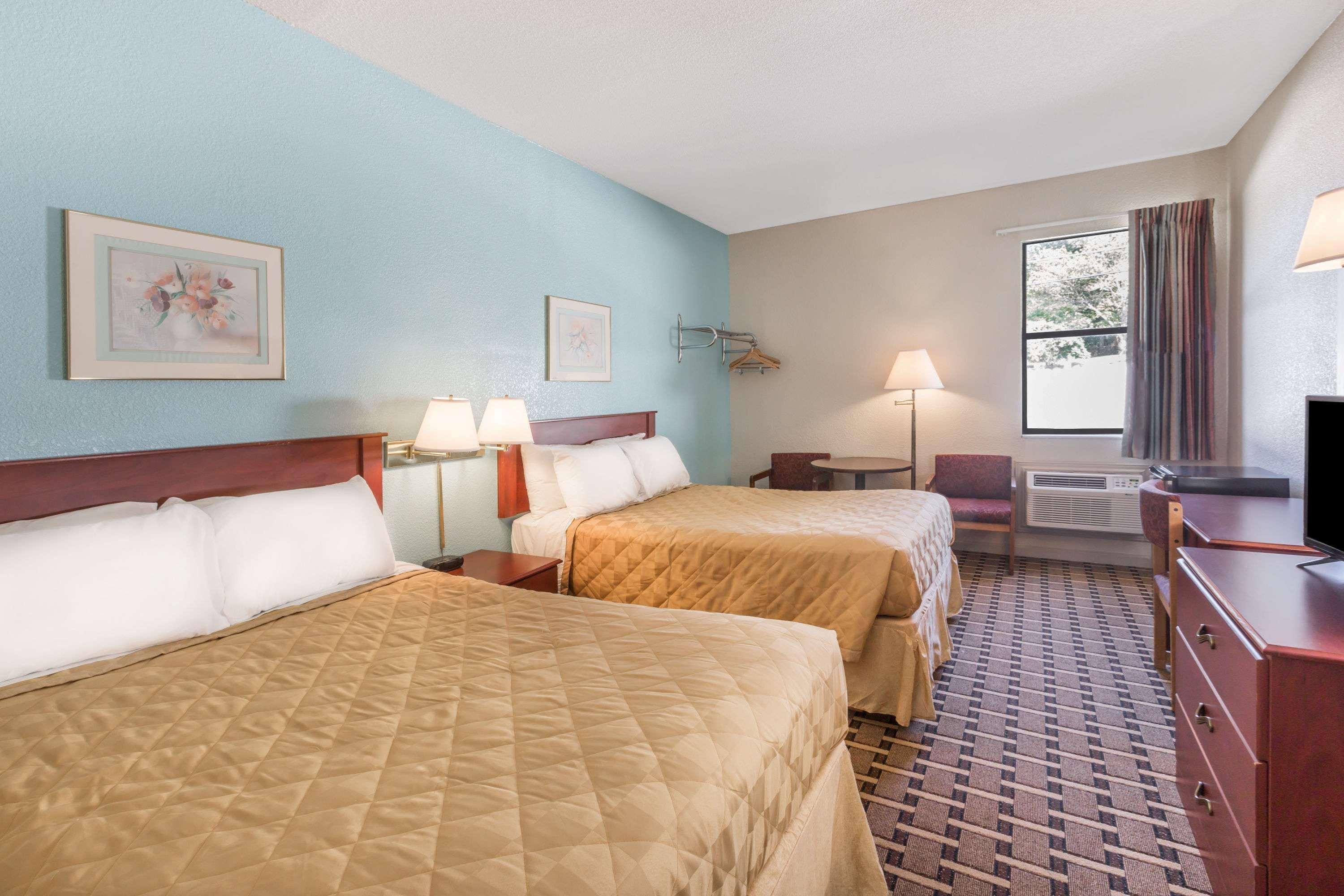 Super 8 By Wyndham Knoxville Downtown Area Екстер'єр фото