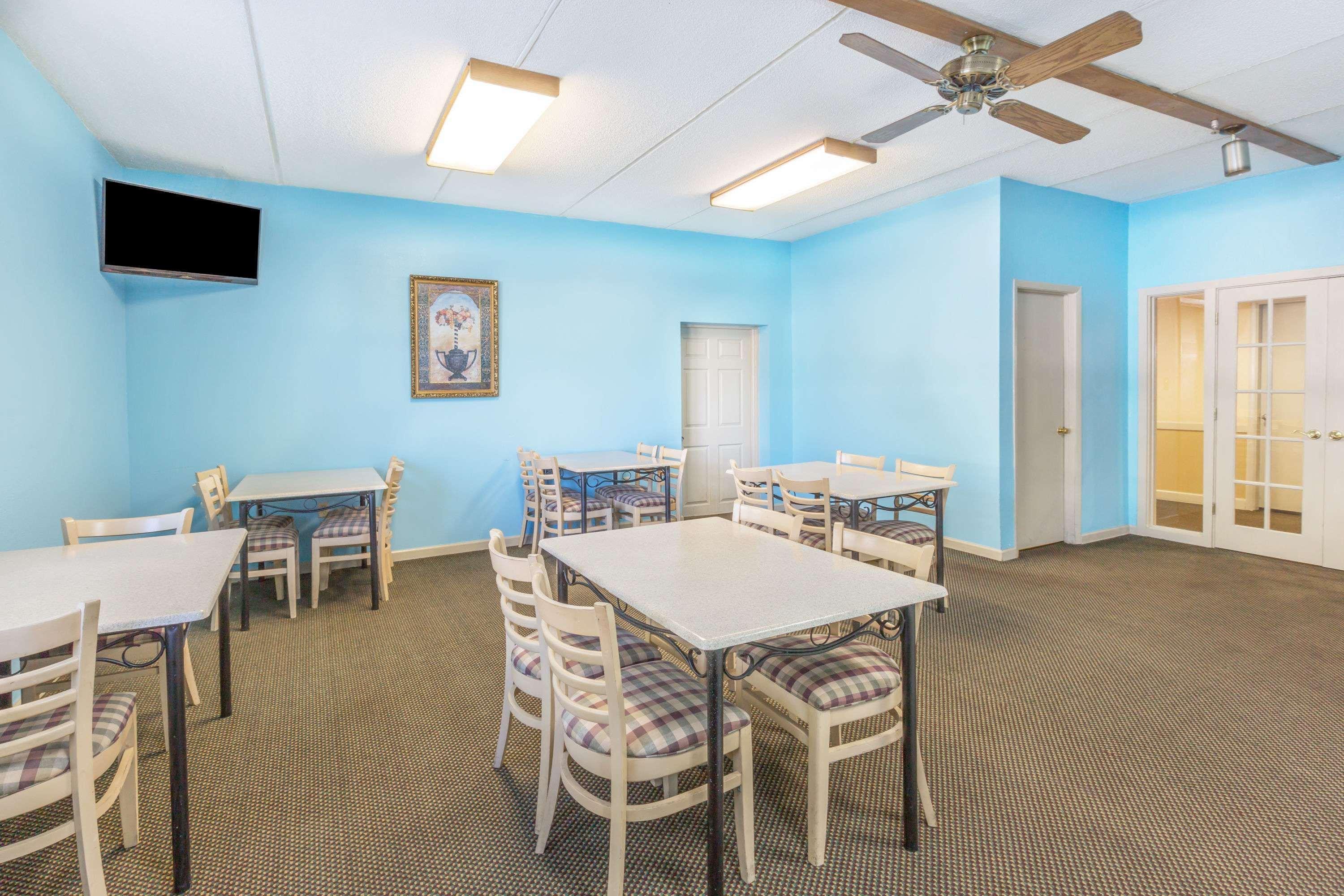 Super 8 By Wyndham Knoxville Downtown Area Екстер'єр фото