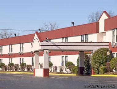 Super 8 By Wyndham Knoxville Downtown Area Екстер'єр фото